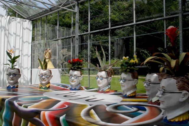 Glasshouses with works by Andreas Schulze and Leiko Ikemura – © VG Bild-Kunst, Bonn 2017