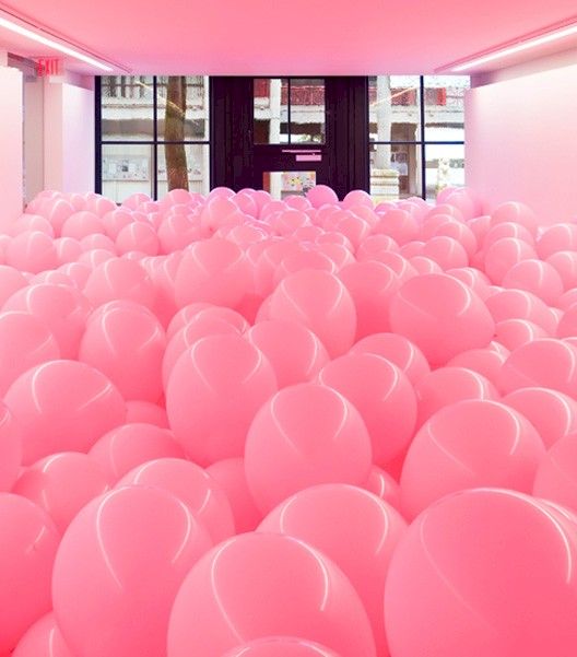 Martin Creed, Work No. 329, 2004 / Courtesy Rennie Collection, Photo: Site Photography