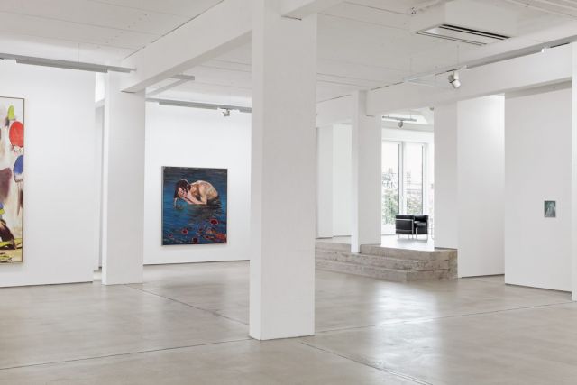 Installation view G2 Kunsthalle with paintings from the Hildebrand collection by Hans Aichinger (centre) and Peter Busch (right). Courtesy the artists. © the artists. Photo: Dotgain.info