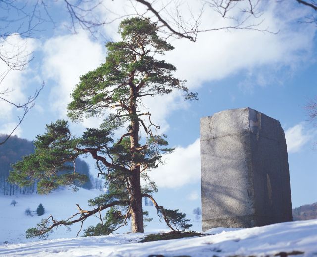 Ulrich Rückriem, Temple, 1987. Photo: Heiner Grieder