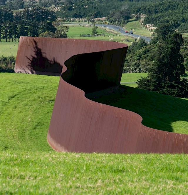 Richard Serra, Te Tuhirangi Contour, 1999/2001. © Gibbs Farm