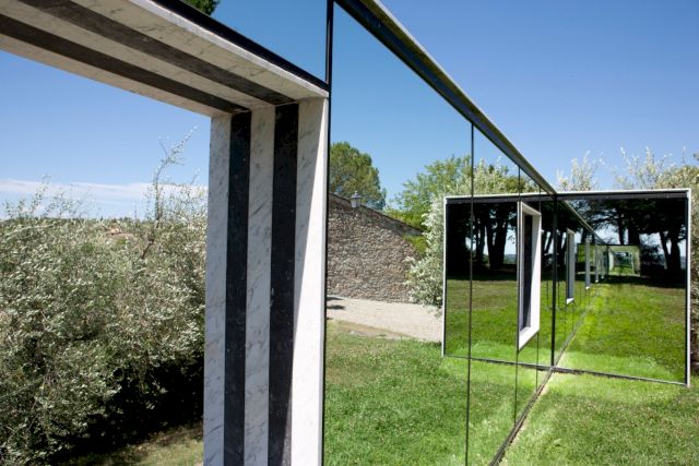 Daniel Buren, 2001 (installation view). Courtesy Castello di Ama per l'Arte Contemporanea. Photo: Alessandro Moggi