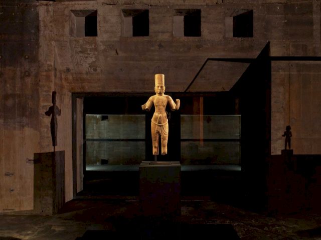 Khmer. ’Harihara’. © Nic Tenwiggenhorn / VG Bild-Kunst, Bonn. Photo: Nic Tenwiggenhorn