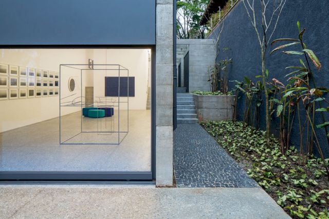 View of pavilion with sculpture of Waltercio Caldas + photographs of Sigmate