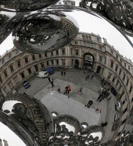 Tall Tree and an Eye by artist Anish Kapoor – © VG Bild-Kunst, Bonn 2017