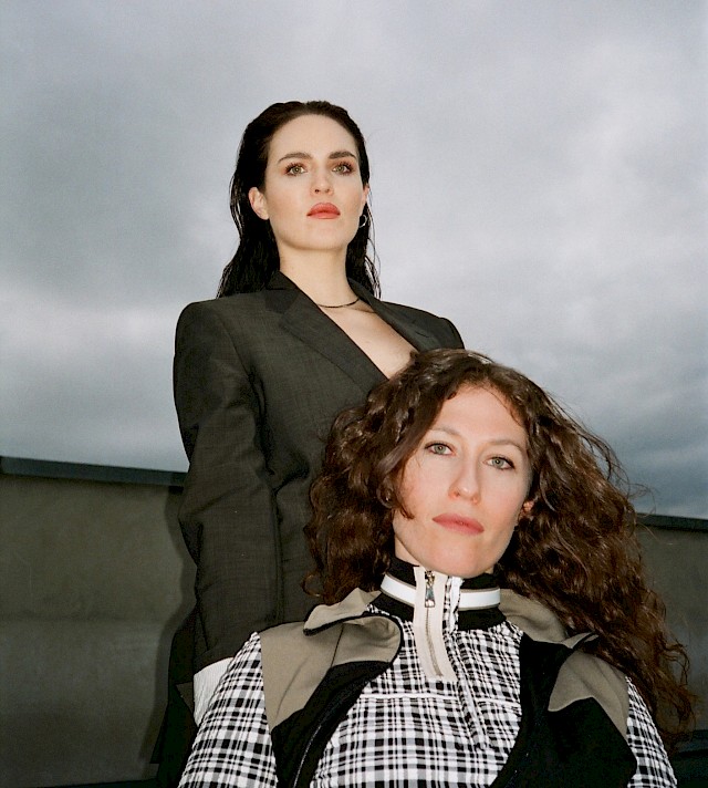 THE FAIREST Co-founders Georgie Pope (front) and Eleonora Sutter (back), Berlin, 2021. Ph: Lukas Städler