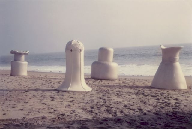 Filmstills from Heidi Buchers Video Bodyshells, Venice Beach, California, 1972 The Estate of Heidi Bucher ©Muzeum Susch