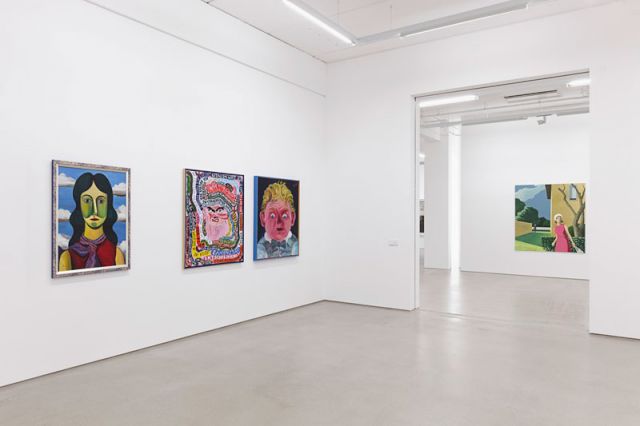 (l–r) Installation view with paintings by Christoph Ruckhäberle, Paule Hammer and Sebastian Gögel. In the background: Christian Brandl, ‘Das Treffen’, 2014. Courtesy Galerie Kleindienst & Laden für Nichts, Leipzig. Photo: Dotgain.info – © VG Bild-Kunst, Bonn 2017
