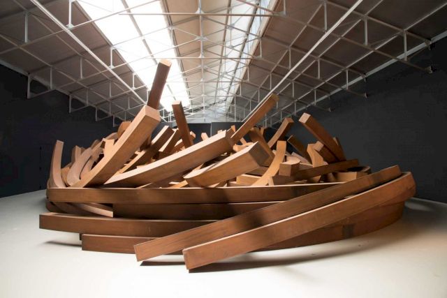 Bernar Venet, ‘Effondrement: 200 tonnes’, 2016. Photo: Xinyi Hu, Paris / Archives Bernar Venet, New York