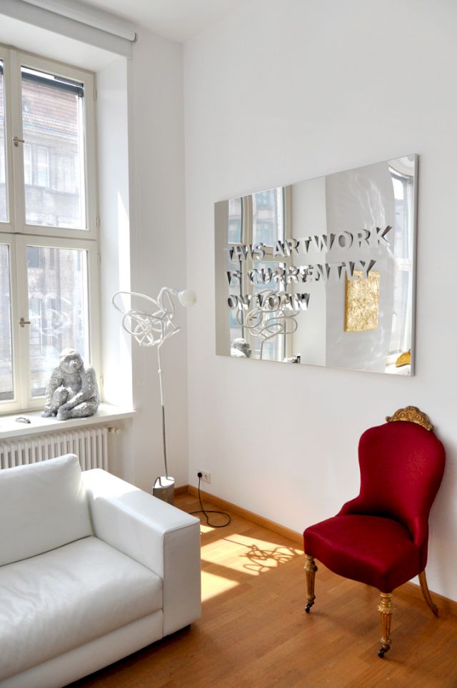 (l–r) Jürgen Drescher, Gorilla, 2008; Anna Faßhauer, “Untitled Light sculpture”, 2013; Jeppe Hein, “This Artwork is Currently on Loan”, 2009. © artitious.com; Wurlitzer Architekten GmbH – © VG Bild-Kunst, Bonn 2017