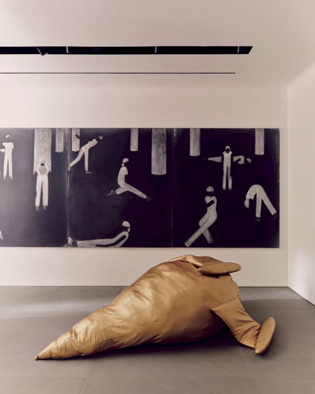 Photo by Frederike Helwig, Sylvie Fleury, First Spaceship on Venus (Soft Rocket in Denim), 2018, on the wall: Silke Otto-Knapp, In the midnight hour, 2016