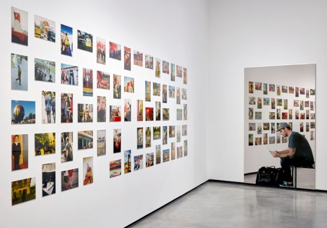 Exhibition View – Red Series (1968-1975) Boris Mikhailov and Smathphone-uomo seduto con borsa (2018) Michelangelo Pistoletto at Museum of Contemporary Art Helga de Alvear, Photo: Joaquín Cortés