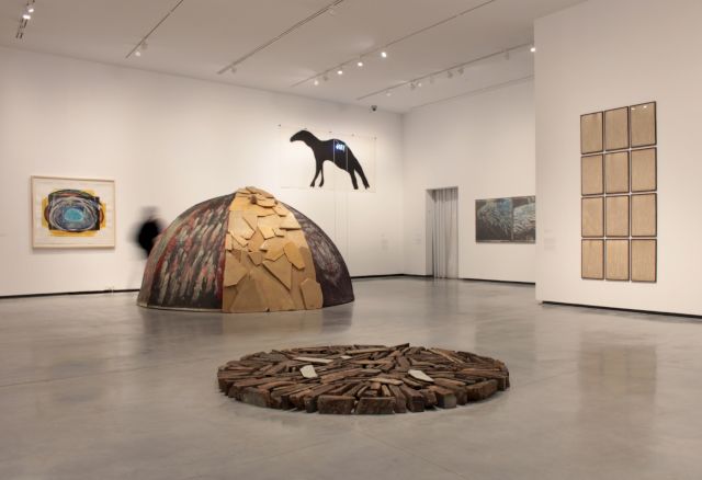 Exhibition View – La casa del giardiniere (1983-1985), Untitled (1987) and Animale 4181 (1998) Mario Merz; Dense Stone Circle (1982) and River Avon Mud Drawings (1988) Richard Long at Museum of Contemporary Art Helga de Alvear, Photo: Museo Helga de Alvear