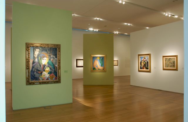 (l–r) Diego Rivera, ‘Retrato de Ramón Gómez de la Serna‘, 1915; Tarsila Do Amaral, ‘Abaporu‘, 1928; Emilio Pettoruti, ‘La canción del pueblo‘, 1927; Joaquín Torres-García, ‘Calle de Nueva York‘, 1920 – © Banco de México Diego Rivera Frida Kahlo Museums Trust / VG Bild-Kunst, Bonn 2017