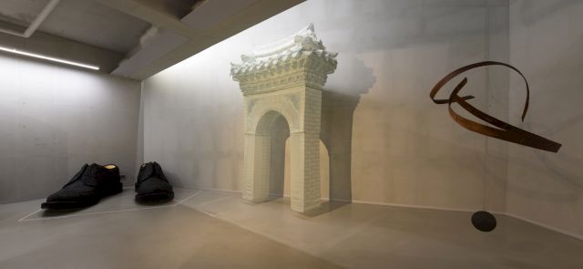 Andy Yoder, Licorice Shoes, 2008 (left) Do Ho Suh, Gate-small, 2003 (center) Laurent Martin ‚Lo‘, Bass Key, 2016 (right) - Courtesy of Koo House Museum