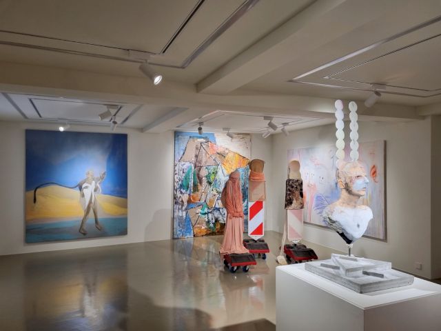 (left) Exhibition view, collection’s viewing room in Seoul © JaeMyung Noh