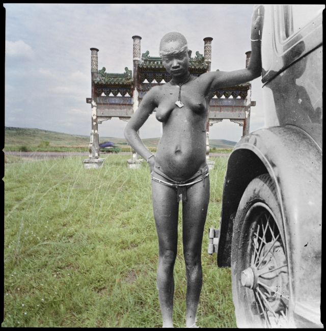 Sammy Baloji, Retour à l’authenticité, vue de la Pagode du Président Mobutu, N’sele, Kinshasa, 2013. Baryte print. Courtesy of MACAAL and the artist