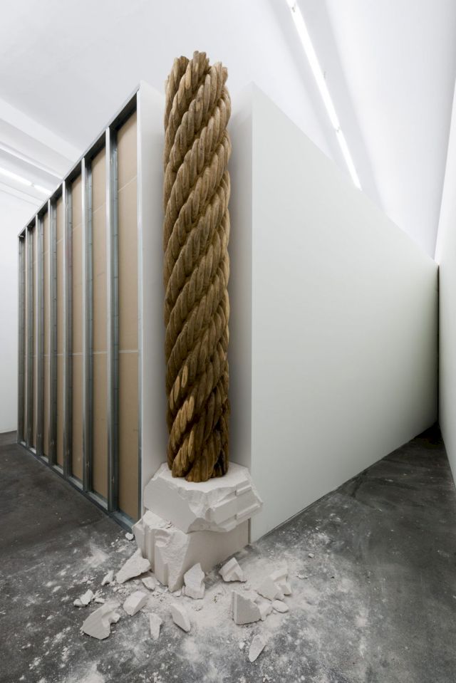 Mircea Cantor, ’Coloana Funie’, 2015