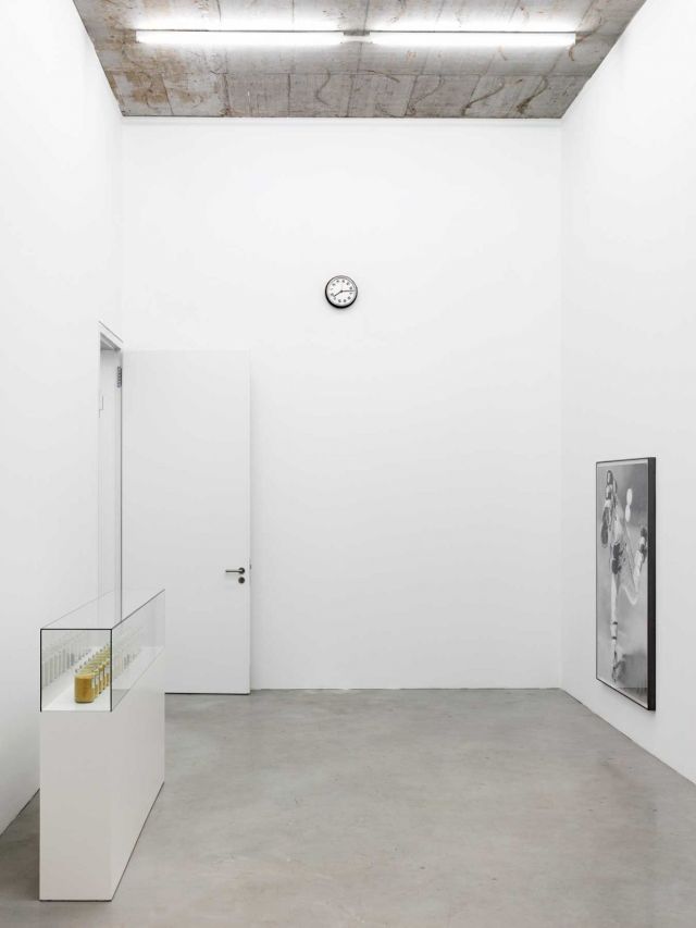 Alicja Kwade, ‘Kaminuhr’, 2014; ‘Gegen den Lauf (ref 13)’, 2014; Sebastian Riemer, ‘Double Duck Pitcher (McNally)’, 2014. Courtesy the artists and Philara Collection. Photo: Achim Kukulies, Dusseldorf