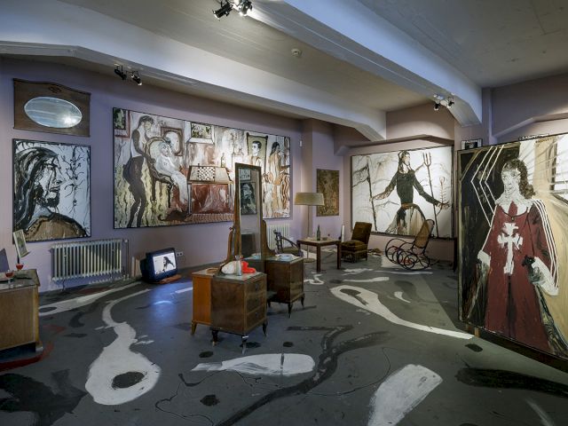 Jonathan Meese, La Chambre secrète de BALTHYS (installation view), 2001. Photo: © Henning Rogge/Deichtorhallen Hamburg