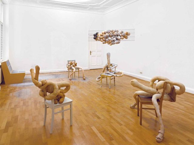 Sarah Lucas, FunQroc (Exhibition view at CFA), 2017. Photo: Jochen Littkemann
