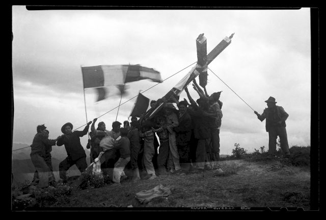 Martín Chambi, "Fiesta De La Cruz, Cuzco, 3 De Mayo De 1930", 1030. Courtesy ENLACE Contemporary Art, Peru and Latin American Voices